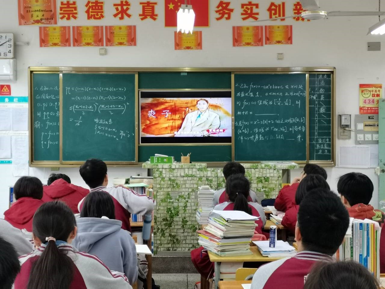 株洲市南方中學(xué)青年學(xué)子這樣學(xué)黨史(圖6) 株洲市南方中學(xué)青年學(xué)子這樣學(xué)黨史(圖6)