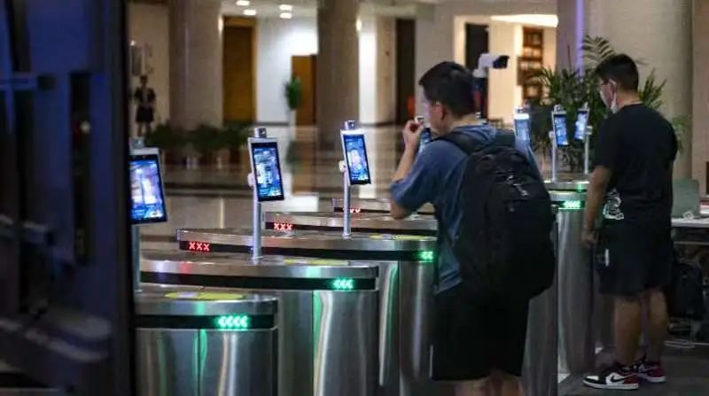 学霸最爱看什么书？今天，交大"2020年读者阅读状况报告"发布！