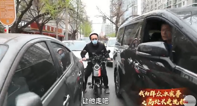 北京人社局副处长变身“外卖小哥”累瘫街头：太委屈，这个钱太不好挣了