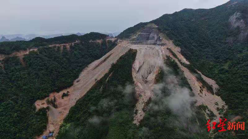 广西贺州一石材厂“削山取料”官方：正在治理整改