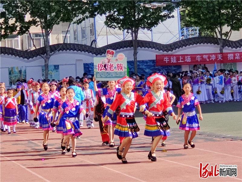 保定实验小学怎么样?举办“民族风”运动会(图1)