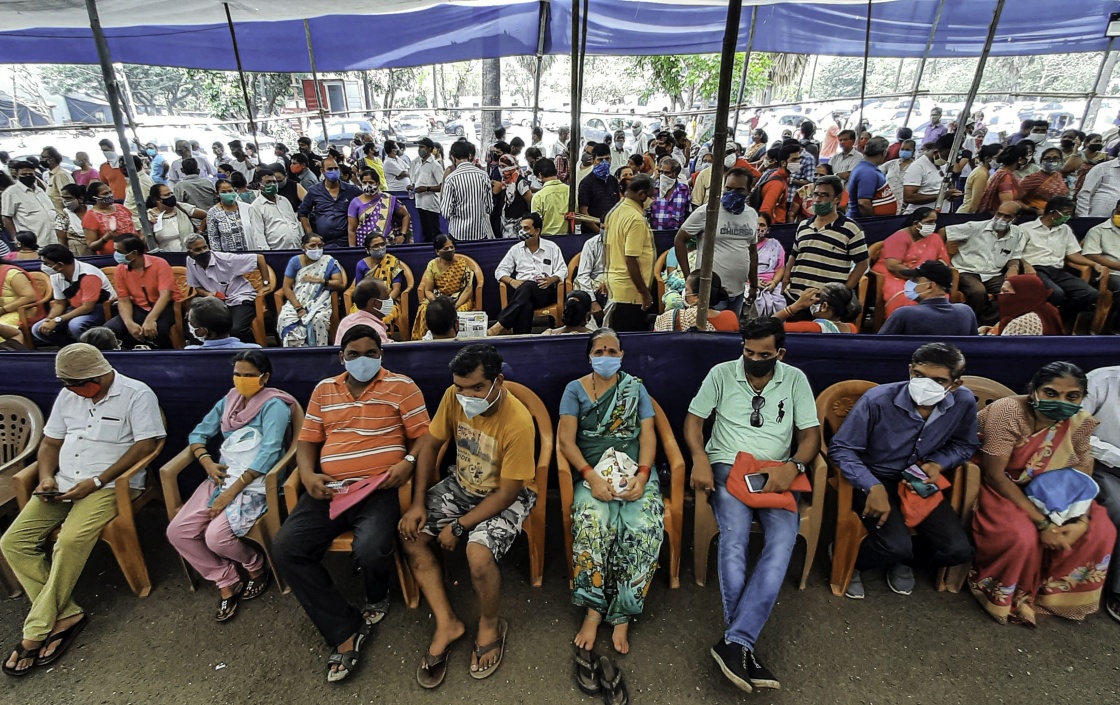 阿兰达蒂·洛伊谈印度新冠灾难：我们正目睹一场反人类的罪行