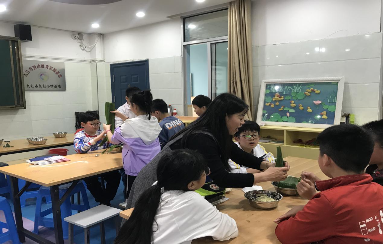 九江市长虹小学怎么样?劳动实践基地活动掠影(图3)