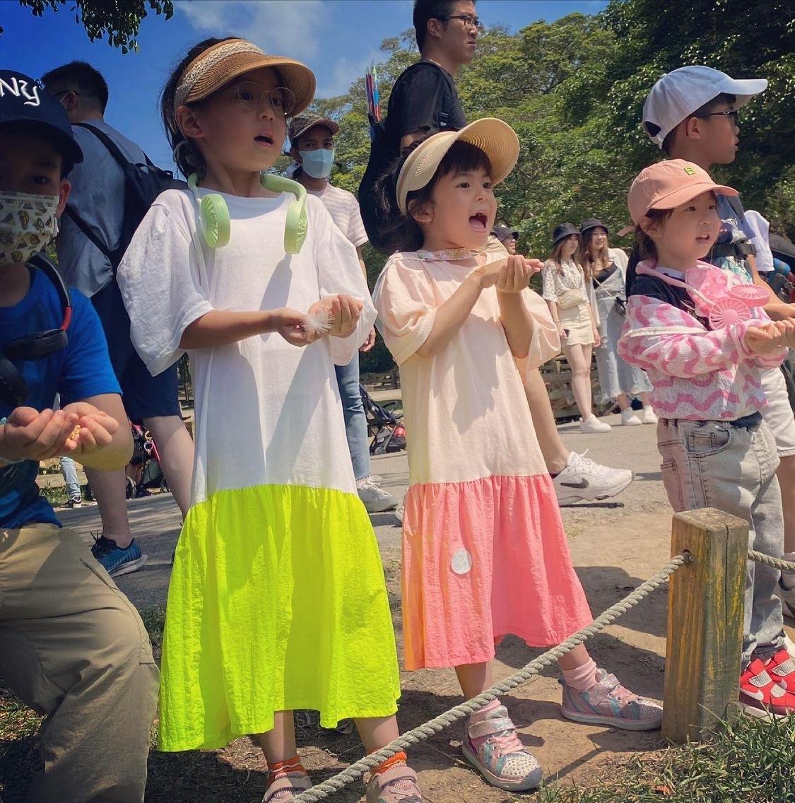 賈靜雯曬一家五口，梧桐妹身高優越赶超媽媽，全員高顏值大長腿