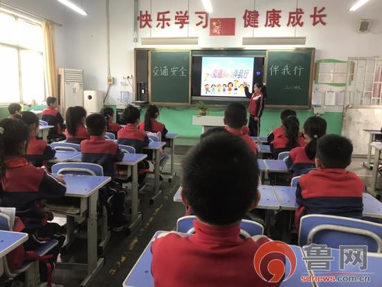 临沂枣园小学怎么样?开展主题教育活动(图1)