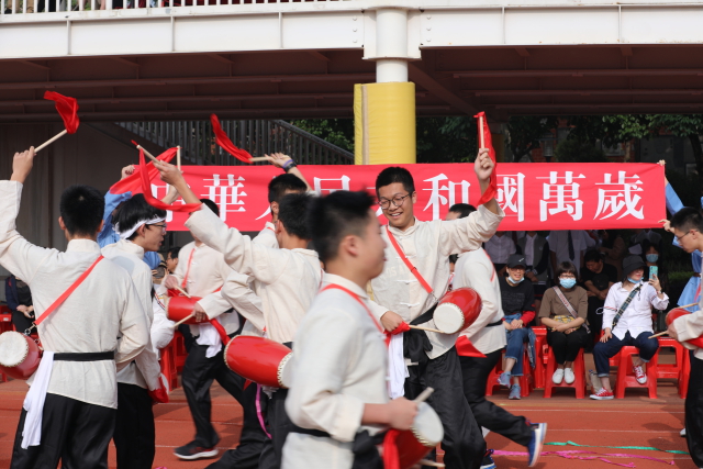 厦门集美中学怎么样?运动会入场式再现“党史场景”(图2)