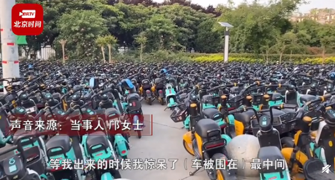 尷尬又崩潰！停車2小時被共享電動車層層包圍