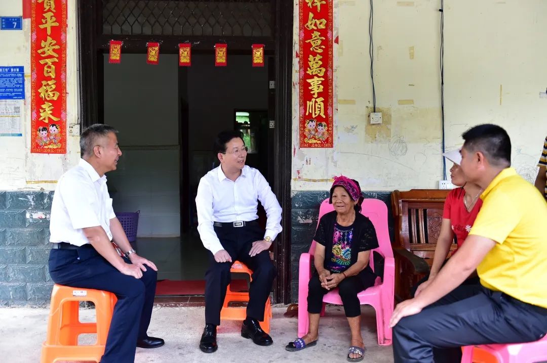 省检察院党组书记、检察长张毅赴白沙、保亭调研