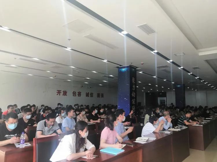 济南新材料产业园区召开危废企业规范化管理培训会议