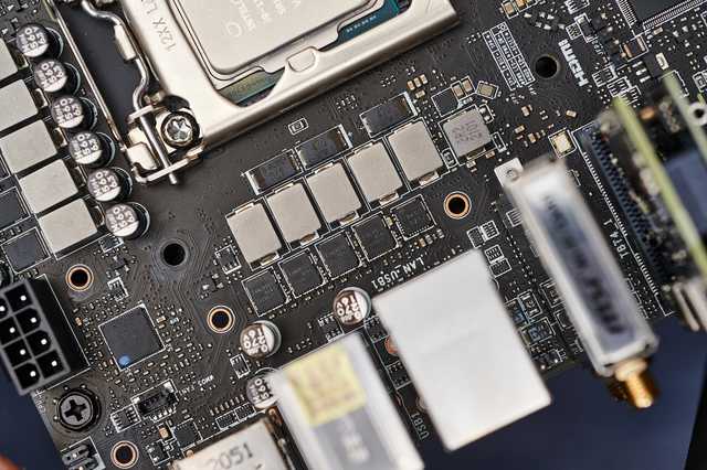 暴躁小正太，微星MEG Z590I UNIFY初上手