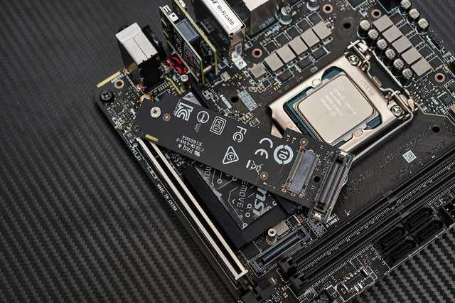 暴躁小正太，微星MEG Z590I UNIFY初上手