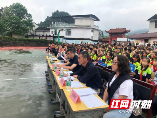 永顺县芙蓉镇小学举行六一唱响革命歌曲比赛(图2)