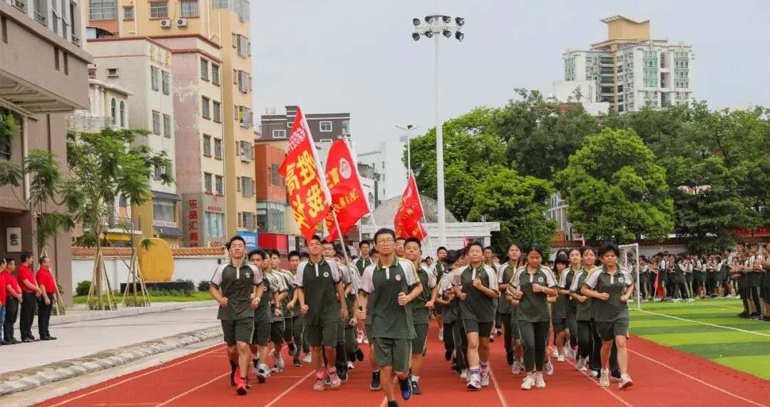 东莞长安中学举行2021届高考跑操壮行活动(图1)