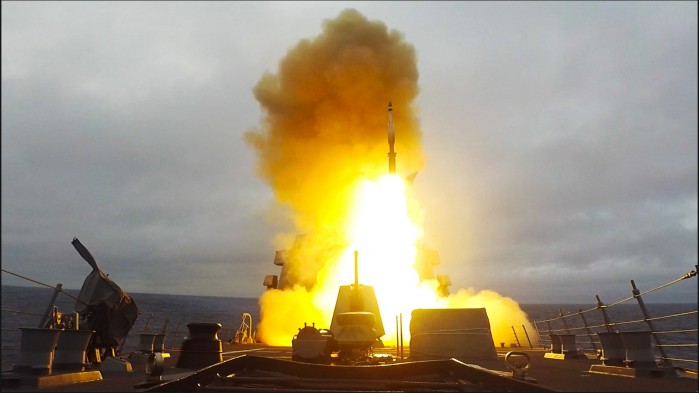 美海军携手荷兰护卫舰完成弹道导弹拦截演习