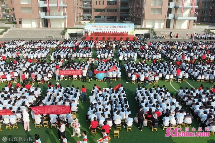 牡丹區(qū)第二十二中學(xué)舉行2021屆畢業(yè)典禮(圖3) 牡丹區(qū)第二十二中學(xué)舉行2021屆畢業(yè)典禮(圖3)