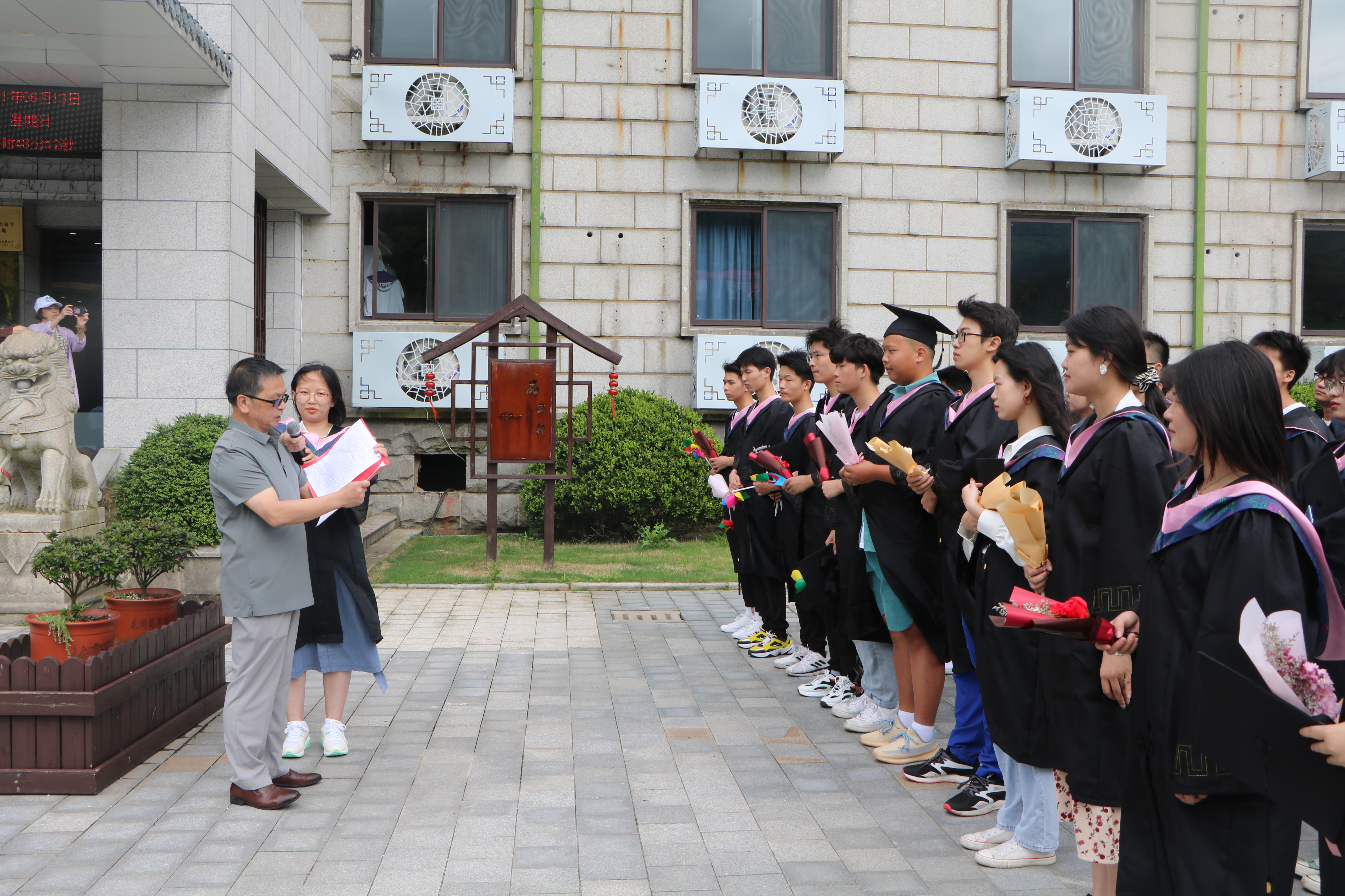 九江金安高級(jí)中學(xué)舉行2021屆高三畢業(yè)典禮(圖11) 九江金安高級(jí)中學(xué)舉行2021屆高三畢業(yè)典禮(圖11)