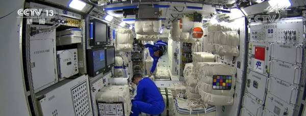 中国航天员18日上午将安装无线WiFi设备