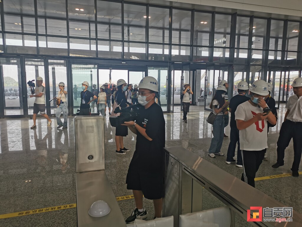 媒体齐赞绵泸高铁自贡站：视觉体验无与伦比“盐”值高得不像话