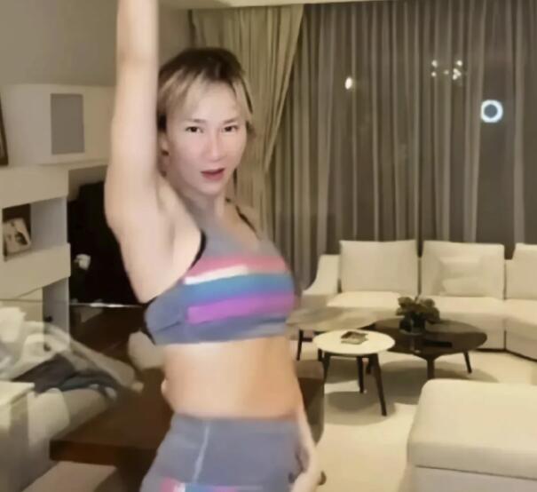 认不出！46岁李玟素颜“眼睛小一倍”妆前妆后判若两人