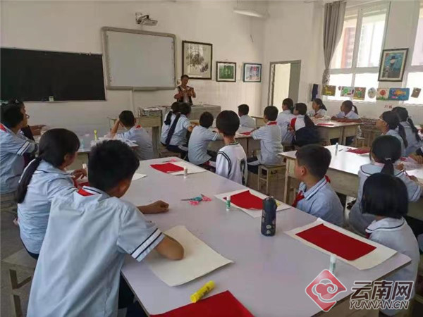 南涧县示范小学“第二课堂”将传统文化烙入孩子心灵(图1)