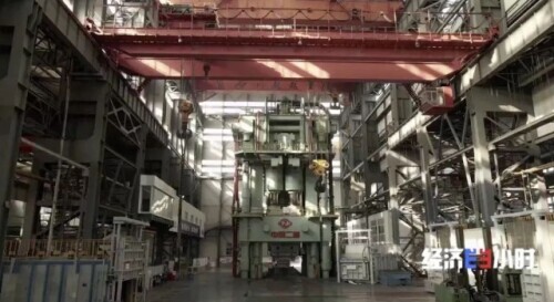 3秒钟，完成“惊天一压”！国产钢铁“巨无霸”大显身手→