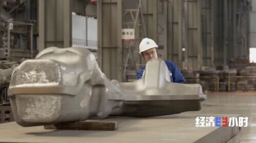 3秒钟，完成“惊天一压”！国产钢铁“巨无霸”大显身手→