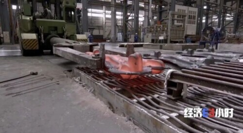 3秒钟，完成“惊天一压”！国产钢铁“巨无霸”大显身手→