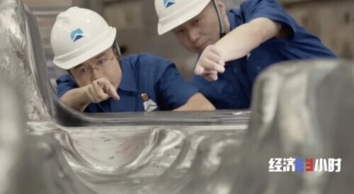 3秒钟，完成“惊天一压”！国产钢铁“巨无霸”大显身手→