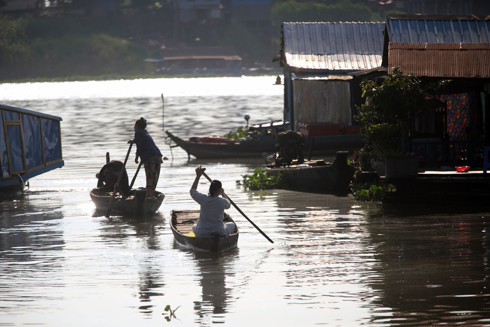 柬埔寨金边下令拆除洞里萨河“水上浮村”，遭村民抗议