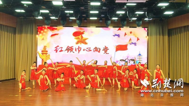 吴家山第四小学怎么样?“百红”展演献礼建党百年(图6)