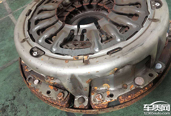 質用車：雙離合變速箱易生銹 該如何避免