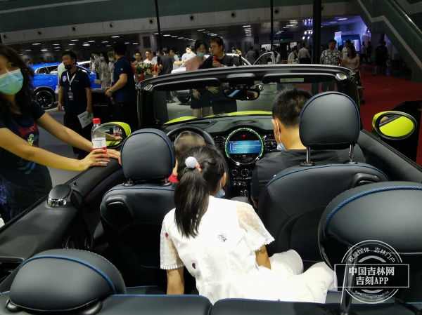 头伏中的汽博会:场馆人头攒动“BBA”销量火爆
