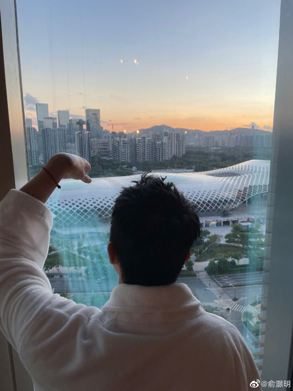笑喷！俞灏明满心欢喜订了海景房 早起后被窗外景象惊呆……