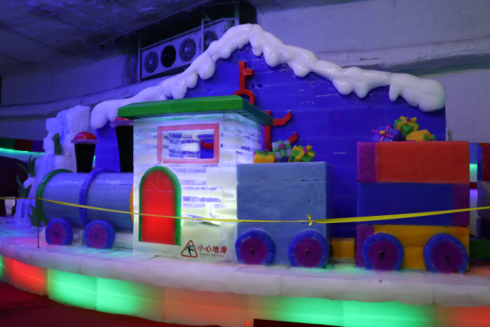 地下冰宫常年零下6℃!对,没错,冰雪大世界就在沂水天上王城!