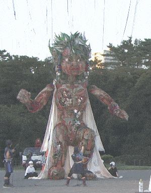 人头气球之后，东京又来个“巨型恐怖人偶”，简直群魔乱舞
