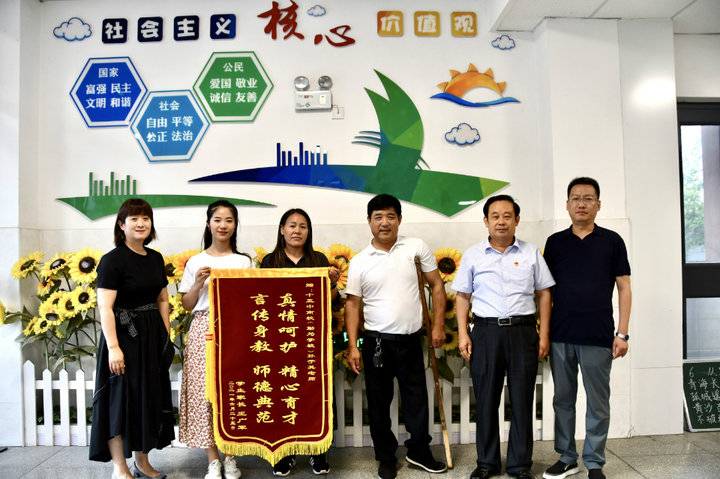 棗莊十五中南校區(qū)(勤為學(xué)校)精心育才為學(xué)生(圖1) 棗莊十五中南校區(qū)(勤為學(xué)校)精心育才為學(xué)生(圖1)