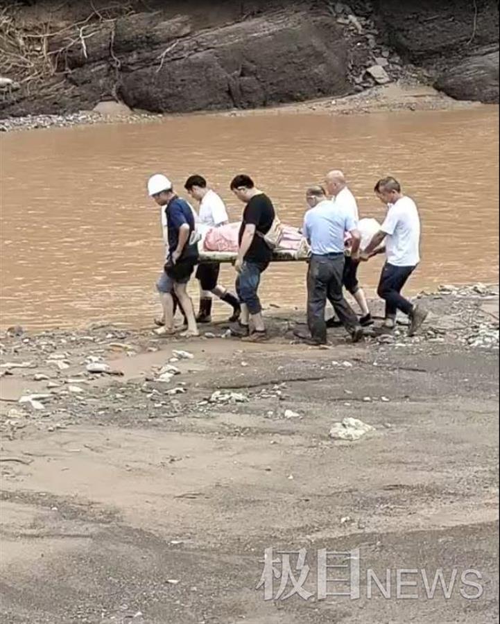 郑州被困废墟的4月女婴母亲被找到，已不幸身亡