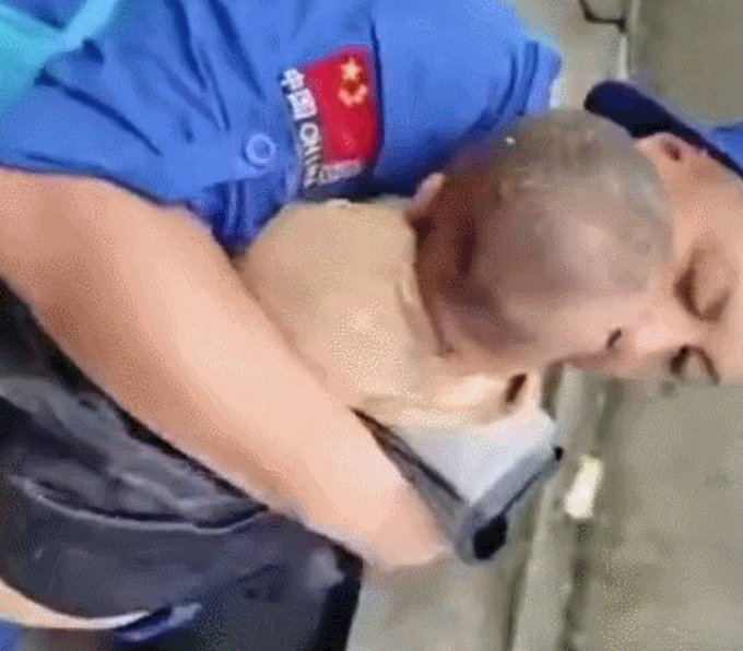 河南郑州埋废墟获救女婴母亲已身亡，网友：拼了命才护住孩子