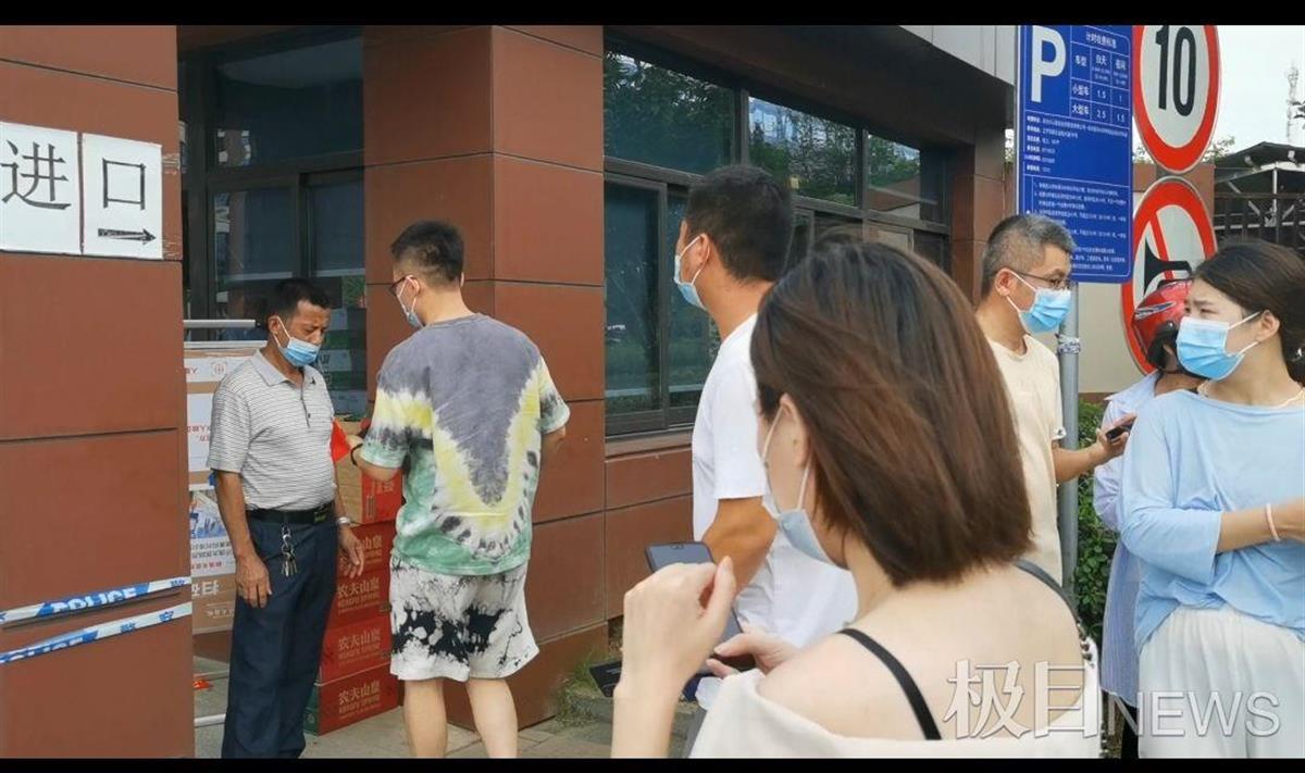 关联5省8市已感染近百人，南京疫情何以至此？
