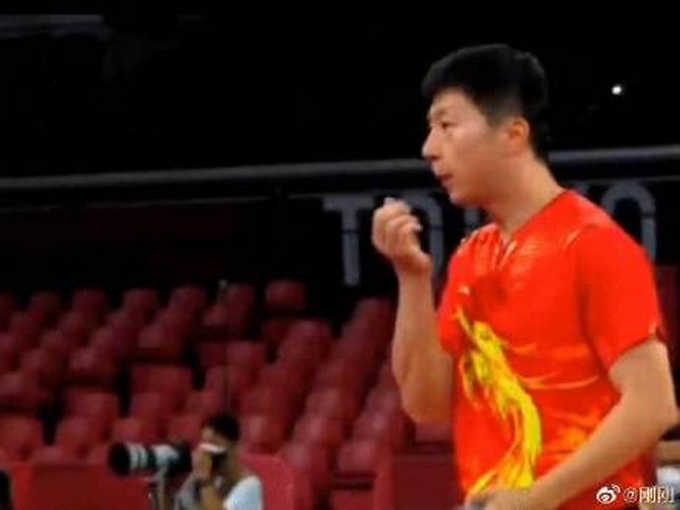 东京奥运会马龙不吹球改成吹手！网友调侃：小机灵鬼