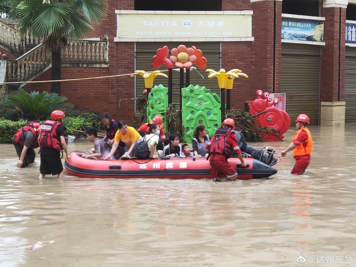 特大暴雨侵袭四川达州，救援队员：部分乡镇积水深达两米