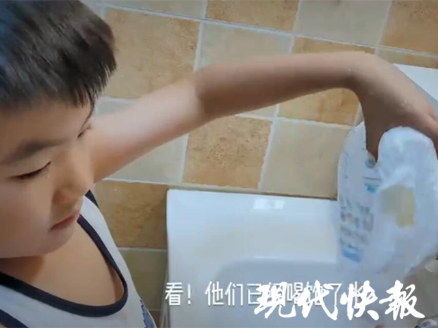 扬州10岁男孩自制“降温神器”，把尿不湿打湿冰冻后送给医护人员
