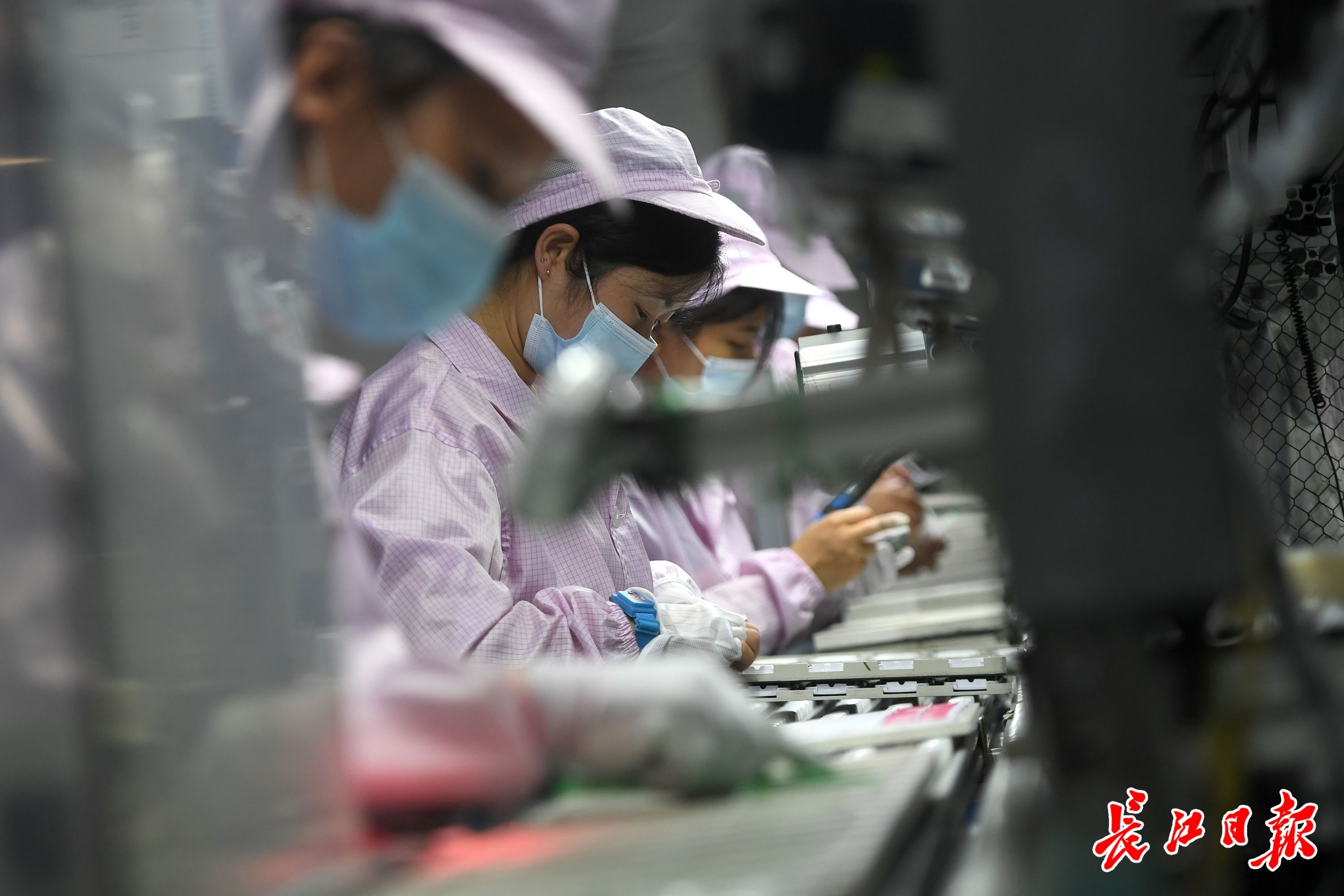 率先在汉投用最先进生产线，格力“智造”成就“华中最大”