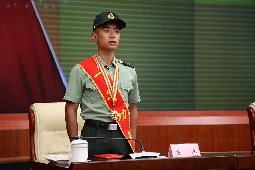 一等功臣，提干