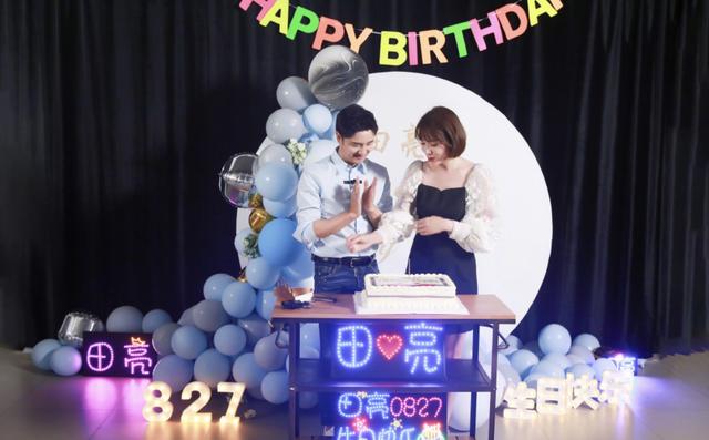 田亮晒全家福庆42岁生日，森碟身高直逼叶一茜，模样似爸爸翻版