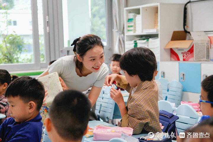 山东省实验小学一年级“小萌新”雨中入学(图9)