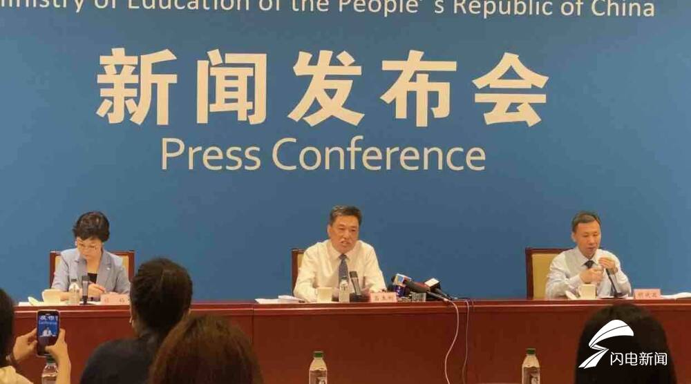 教育部：推进课后服务全面覆盖 可统筹安排教师实行“弹性上下班”