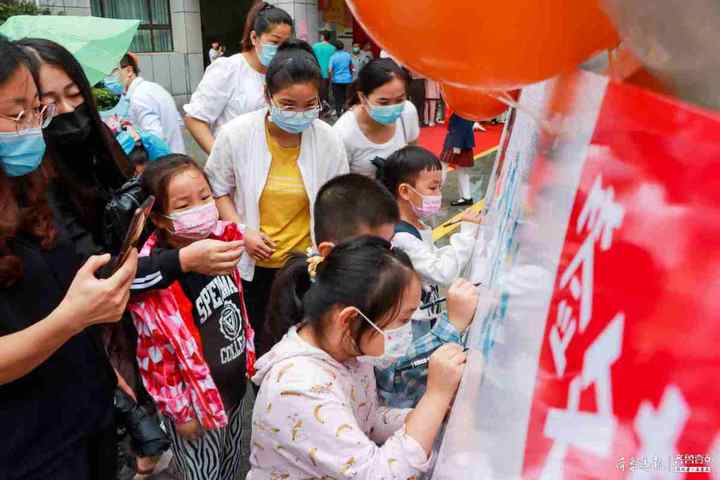 济宁市琵琶山中心小学迎来一年级新生(图3)