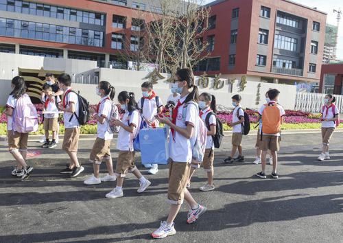 南苑中學(xué)新校啟用!感受金華開發(fā)區(qū)加速度(圖1) 南苑中學(xué)新校啟用!感受金華開發(fā)區(qū)加速度(圖1)