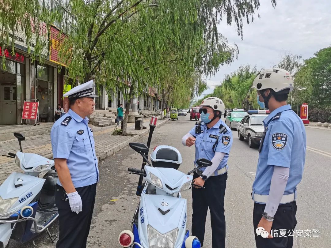州公安局交警支队配合市公安局交警大队持续开展交通秩序整治工作